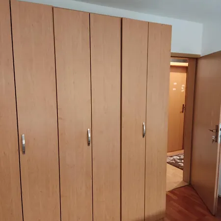 Old Town Apartment *